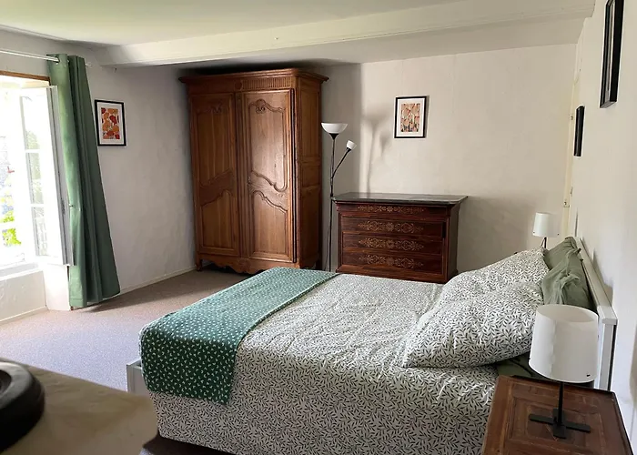 Maison Spacieuse Entre Bois Et Marais *